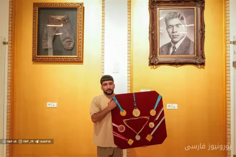اهدای ۸ مدال پیام احمدی به موزه افتخارات کشتی ایران