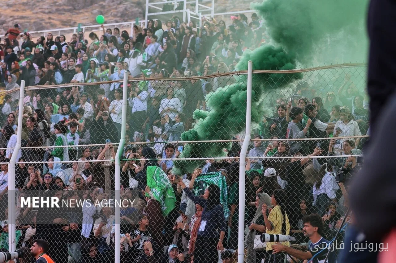 لیگ برتر فوتبال؛ دیدار خیبر خرم‌آباد و پرسپولیس تهران برگزار شد