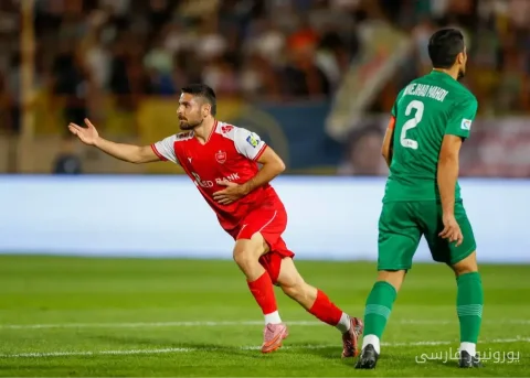 محمد عمری پس از سه بازی غیبت به ترکیب پرسپولیس بازمی‌گردد