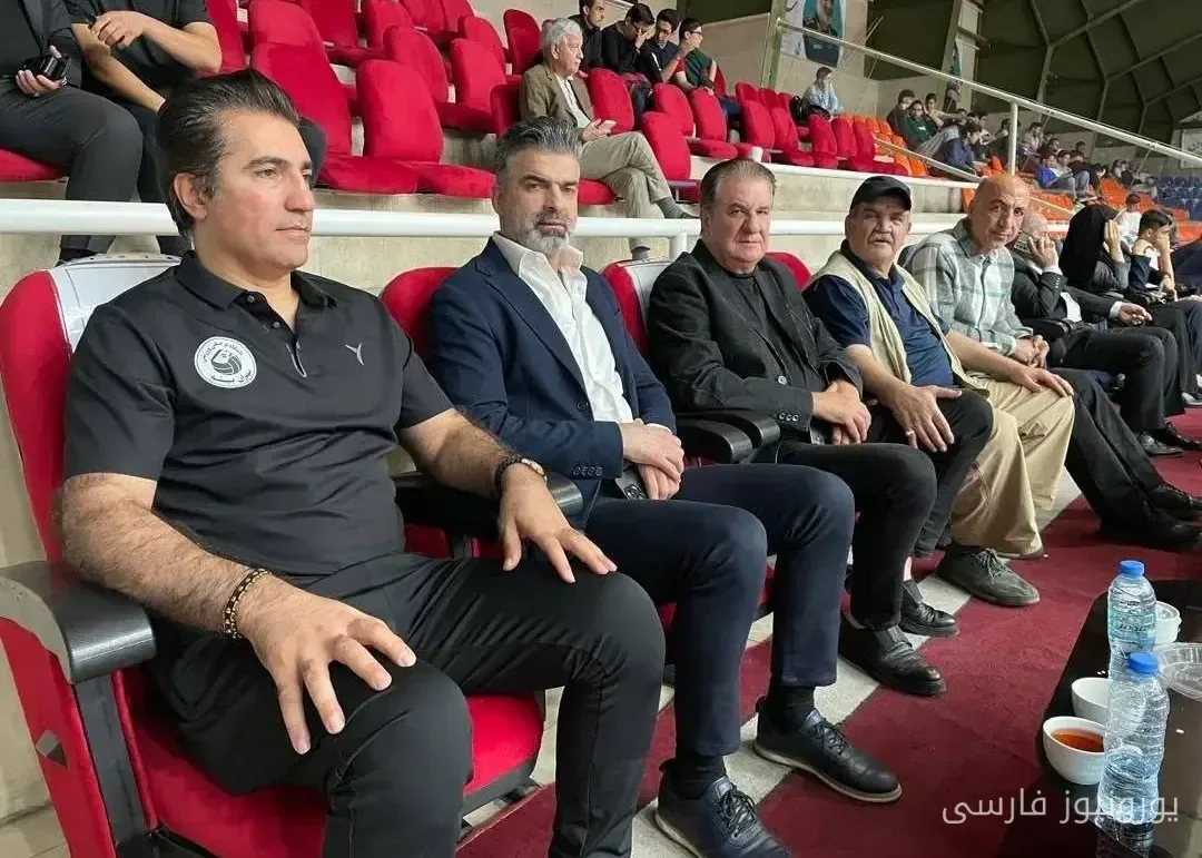 رحمان رضایی دستیار قلعهنویی تماشاگر دیدار والیبال تهران بیشه چمستان و رازین پلیمر شد