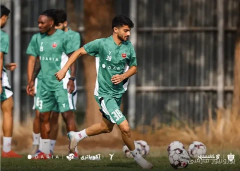 محمدرضا میرشفیعیان مدافع جوان پرسپولیس در آغاز مسیر حرفه‌ای خود