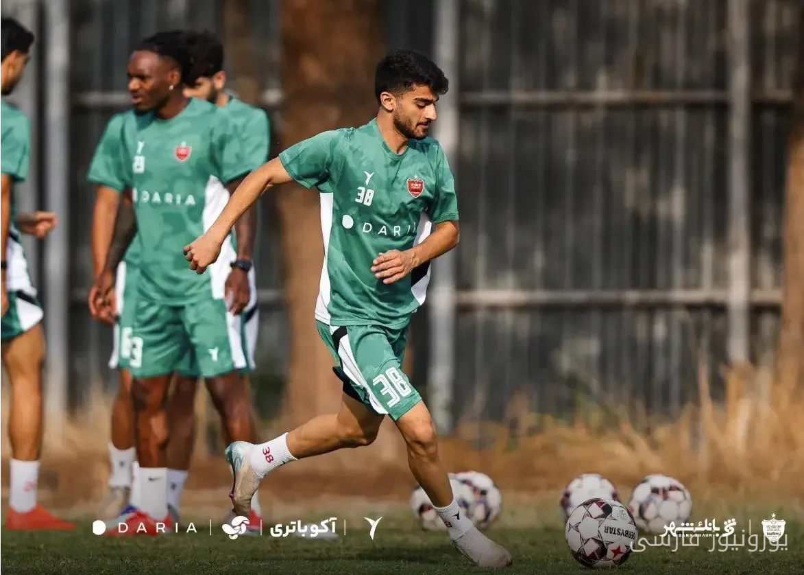 محمدرضا میرشفیعیان مدافع جوان پرسپولیس در آغاز مسیر حرفه‌ای خود