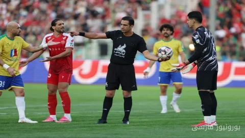 قضاوت محمدی در دیدار پرسپولیس و صنعت نفت آبادان مورد انتقاد قرار گرفت