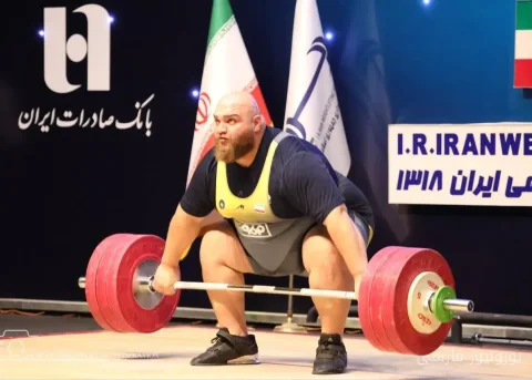 تعقیب و گریز استقلال و سپاهان در لیگ برتر وزنه‌برداری