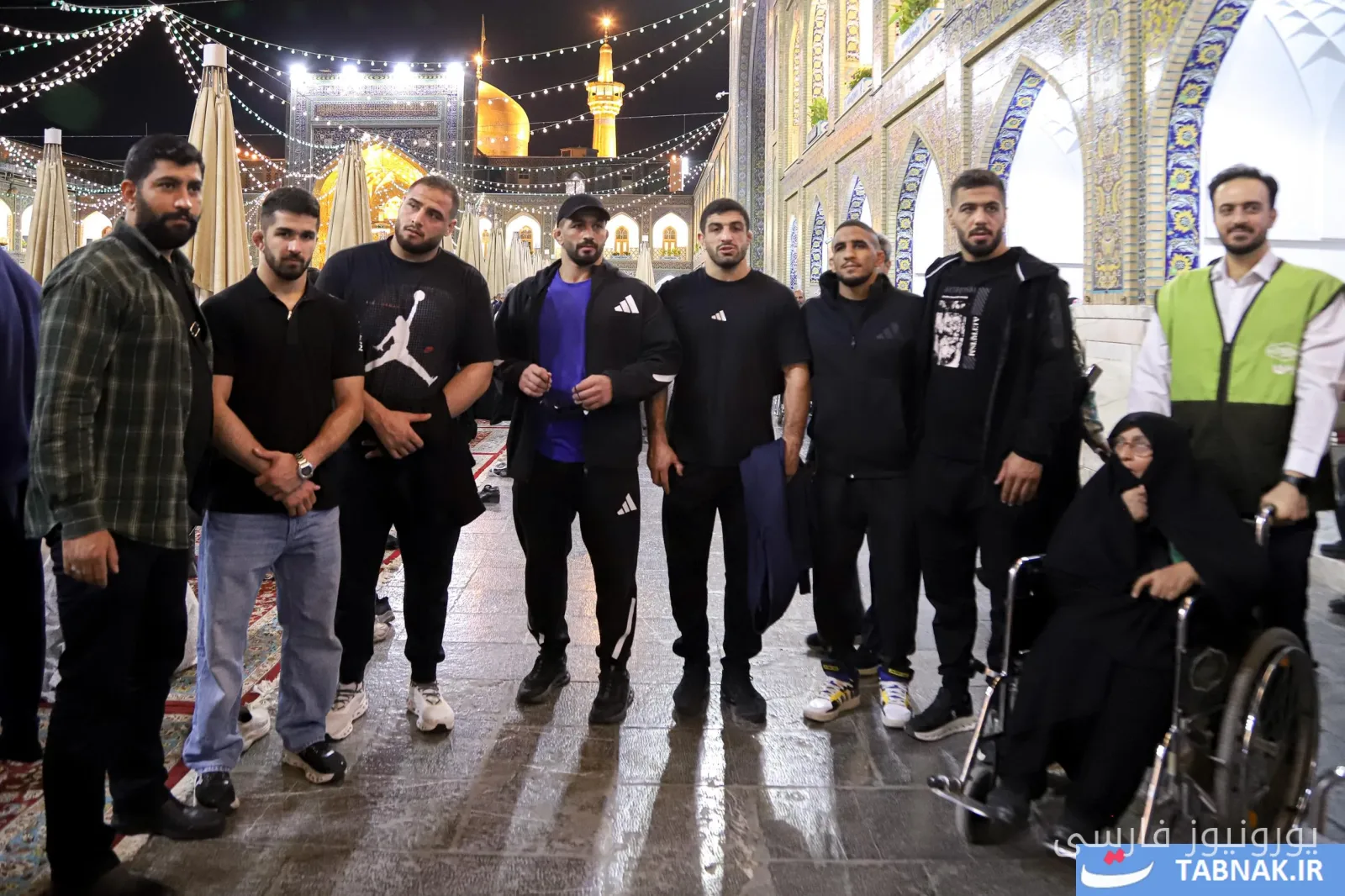 تشرف ملی‌پوشان کشتی ایران به حرم مطهر رضوی پیش از رقابت‌های جهانی