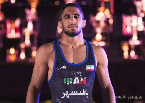 رحمان عموزاد با اقتدار به یک چهارم نهایی کشتی آزاد رسید