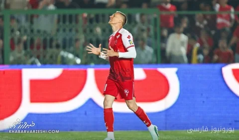 ایگور سرگیف پس از فرصت از دست رفته مقابل فولاد از هواداران پرسپولیس عذرخواهی کرد