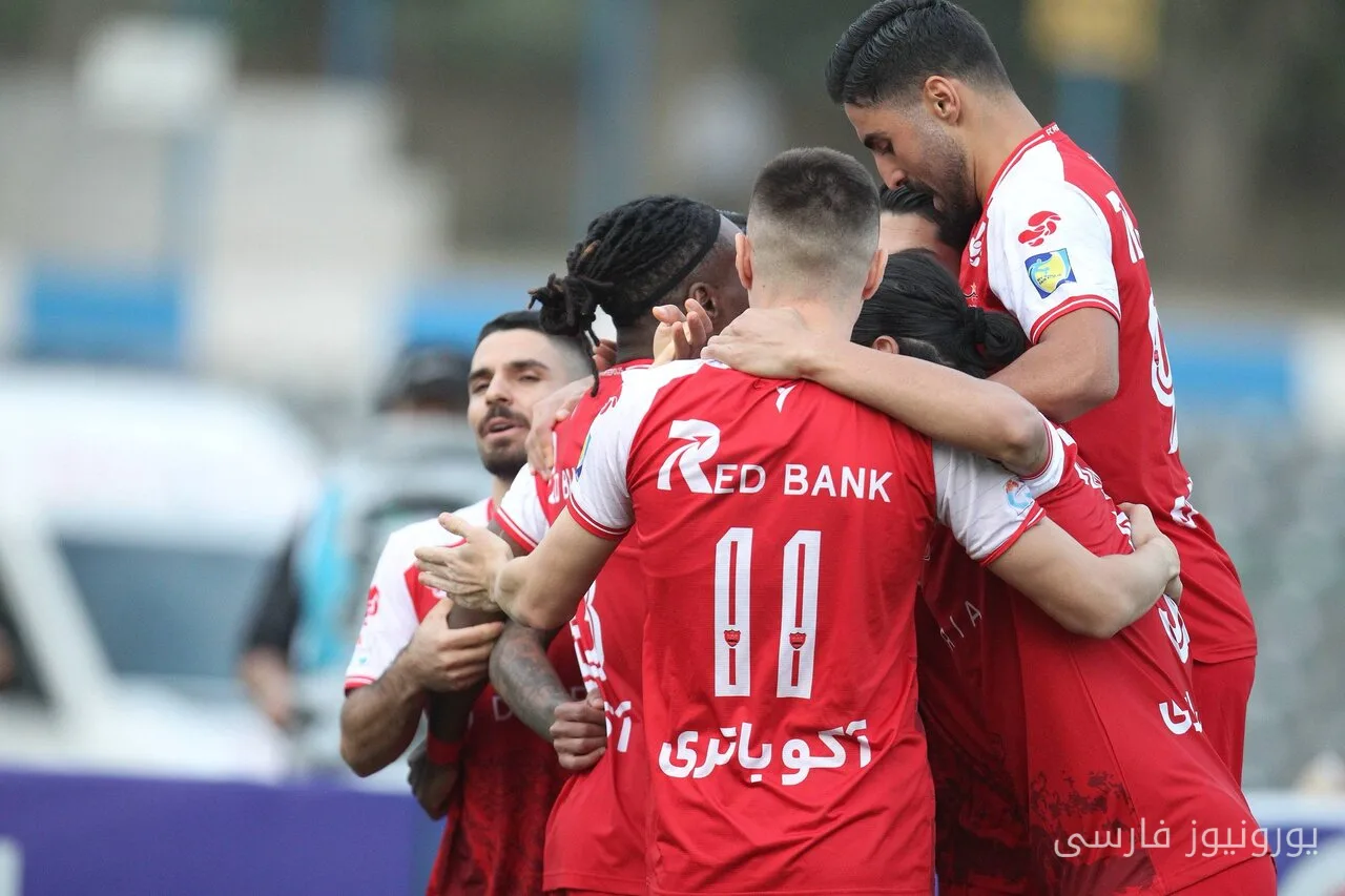 صدرنشینی تیم‌های مردان و زنان پرسپولیس در لیگ برتر فوتبال