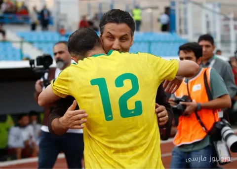 دیدار گرم میثم تیموری و مهدی تارتار پیش از بازی پرسپولیس و صنعت نفت
